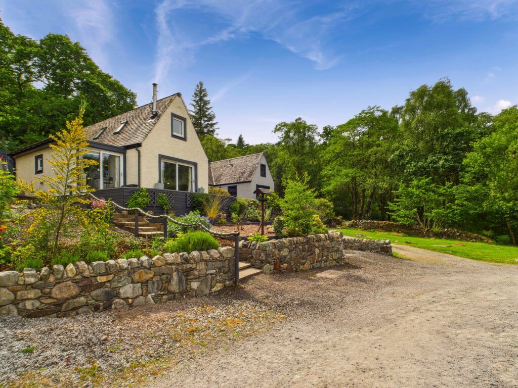 Property photo 1 of 28