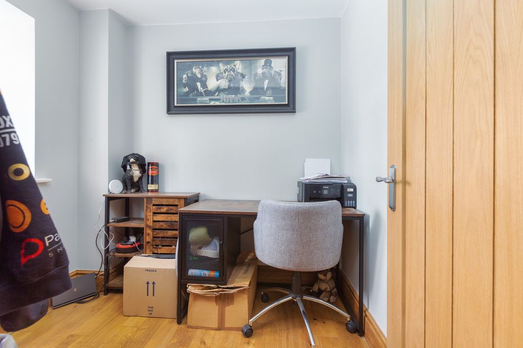Property photo 3 of 27