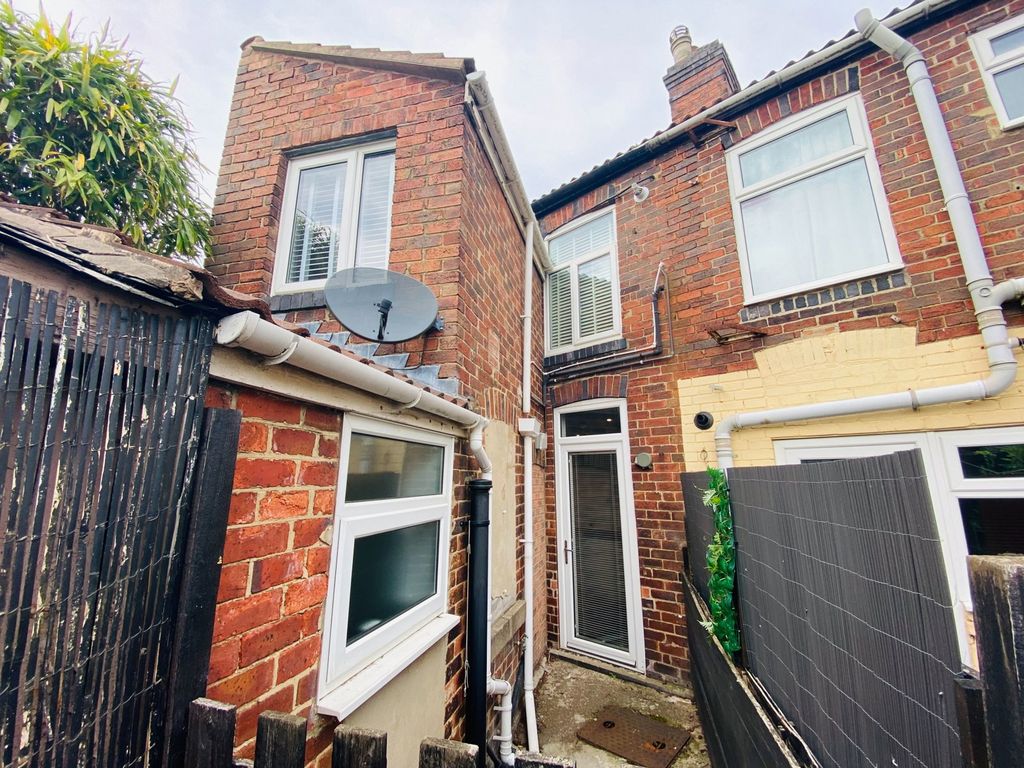 Property photo 2 of 23