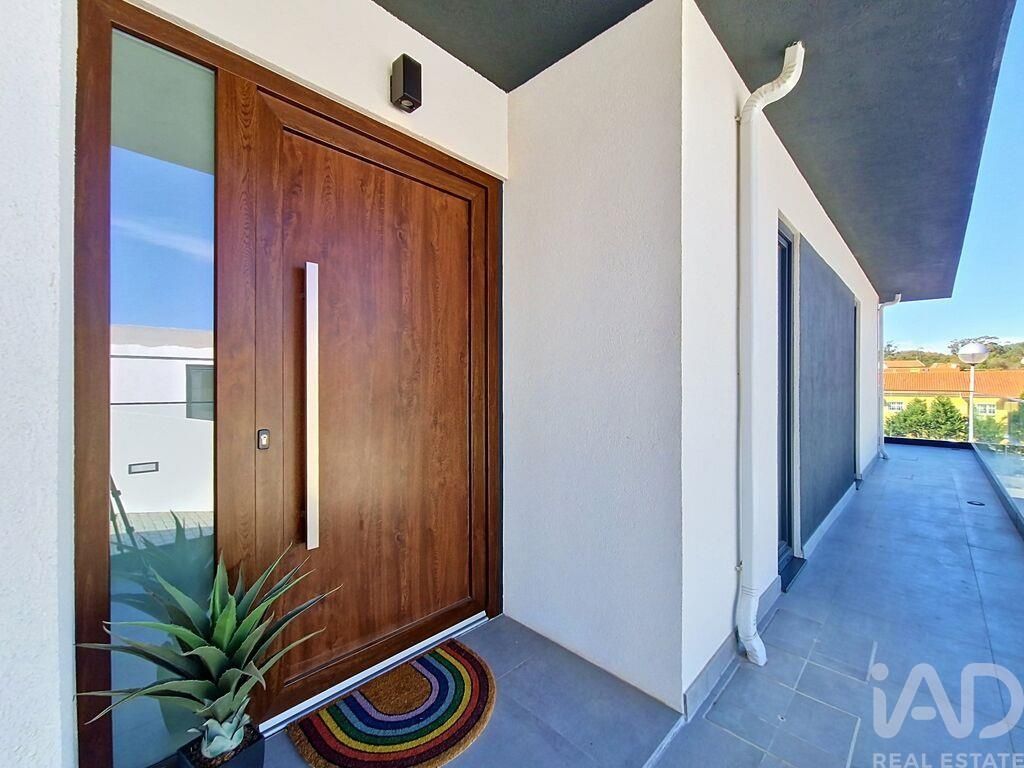 Property photo 1 of 40