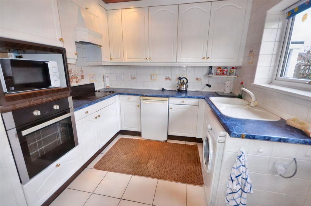 Property photo 3 of 13 Kitchen