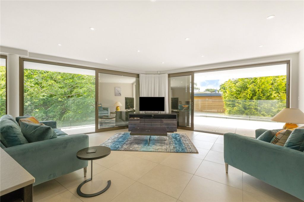 Property photo 2 of 15 Sitting Area