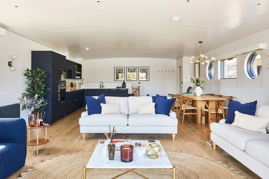 Property photo 3 of 48 2V1A8434_Hdr.Jpg