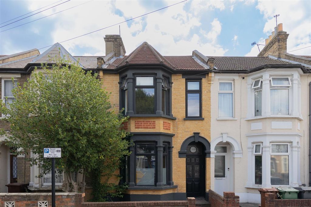 Property photo 1 of 27 Capworth Street, E10
