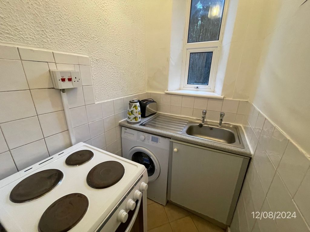 Property photo 2 of 7 Kitchen