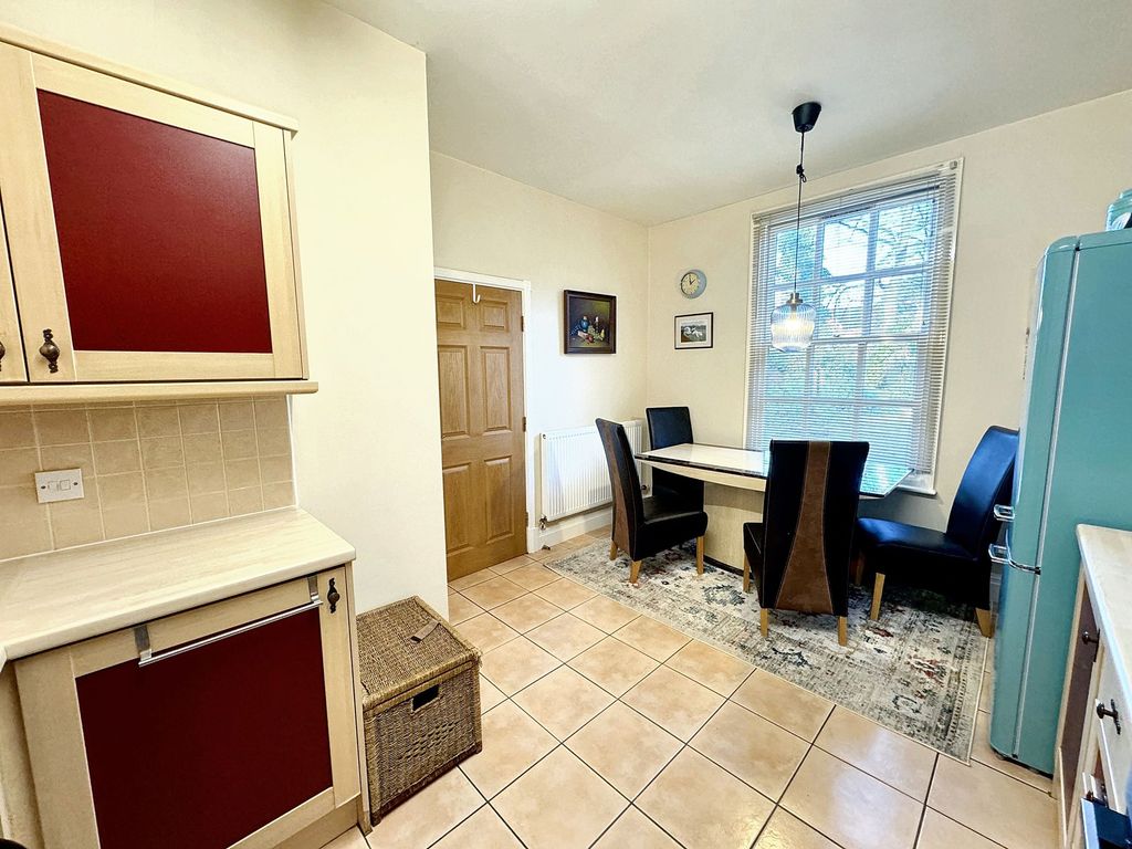 Property photo 2 of 27