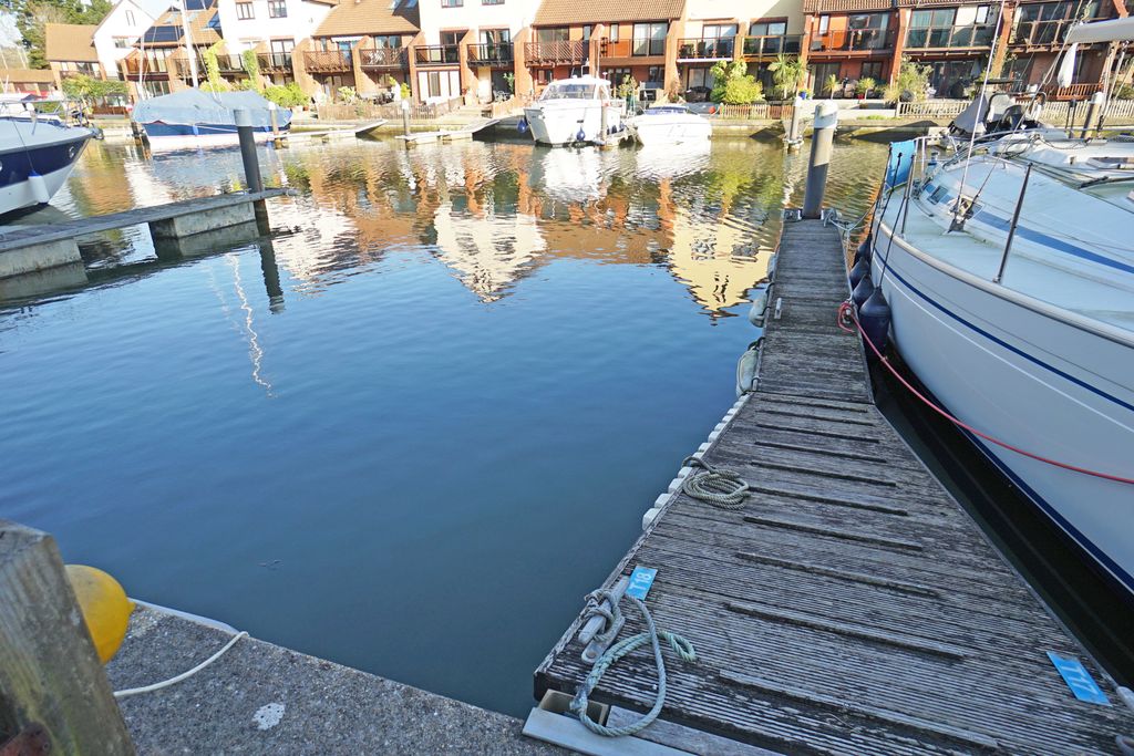 Property photo 2 of 12 Dsc00340