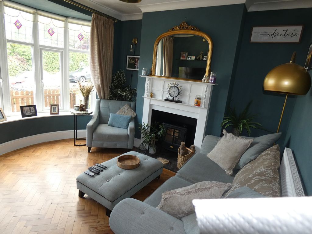 Property photo 2 of 16 Front Lounge