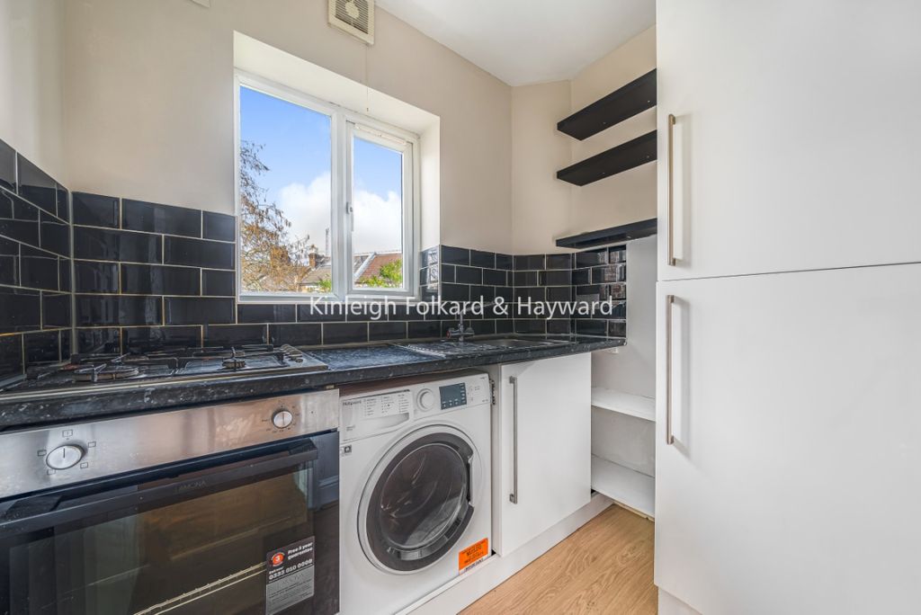 Property photo 2 of 6 Kitchen