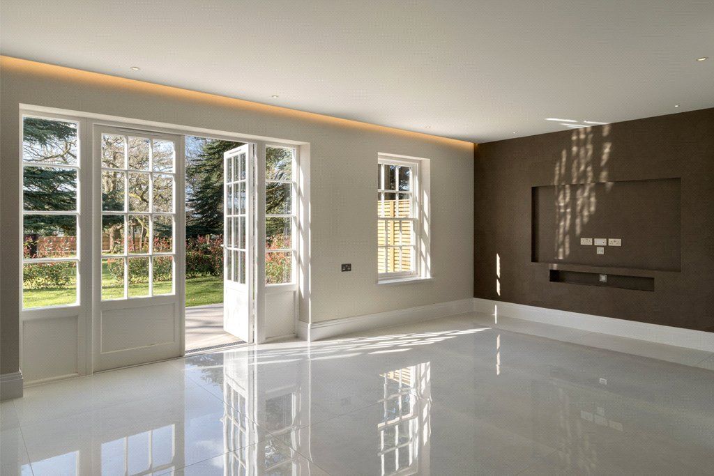 Property photo 2 of 20 Lounge