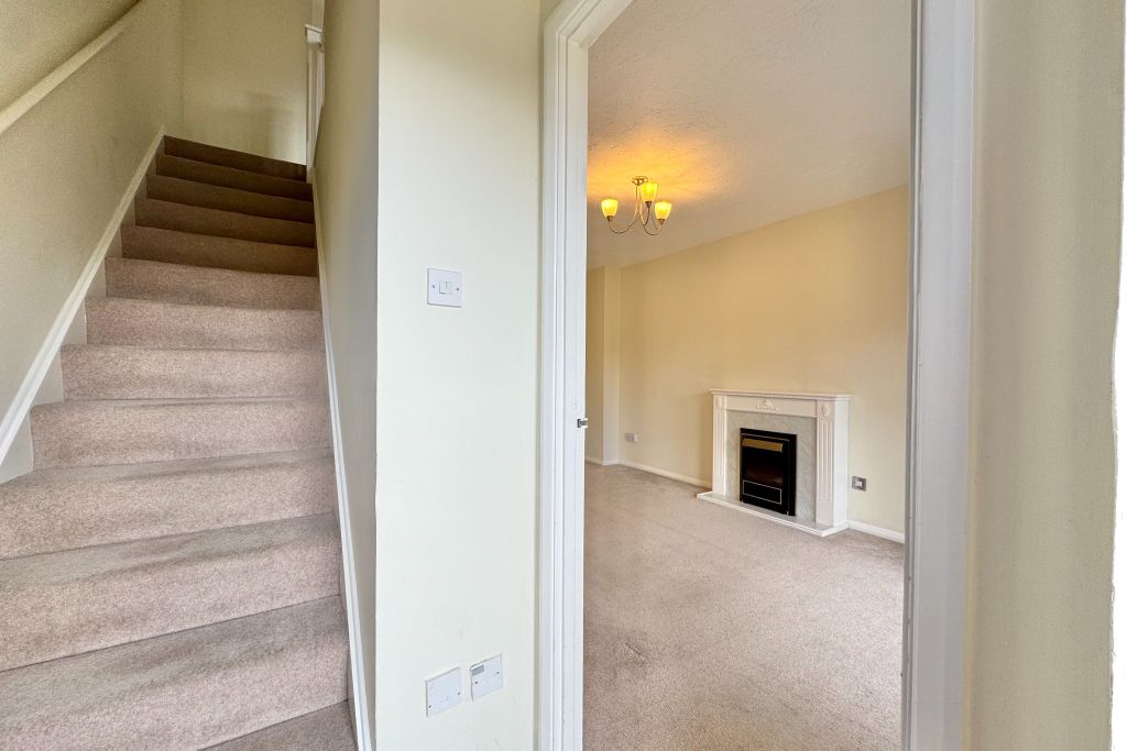 Property photo 3 of 13 Entrance Hall