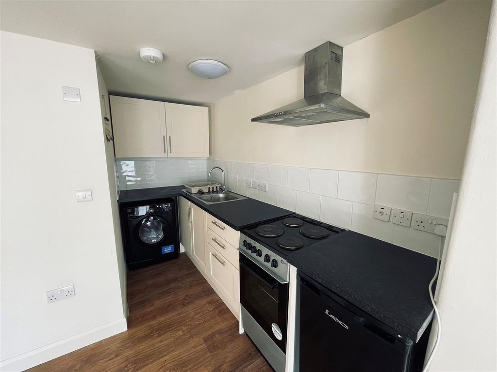 Property photo 3 of 6 51Bhs3.Jpg