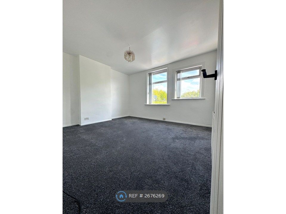 Property photo 3 of 18 Master Bedroom