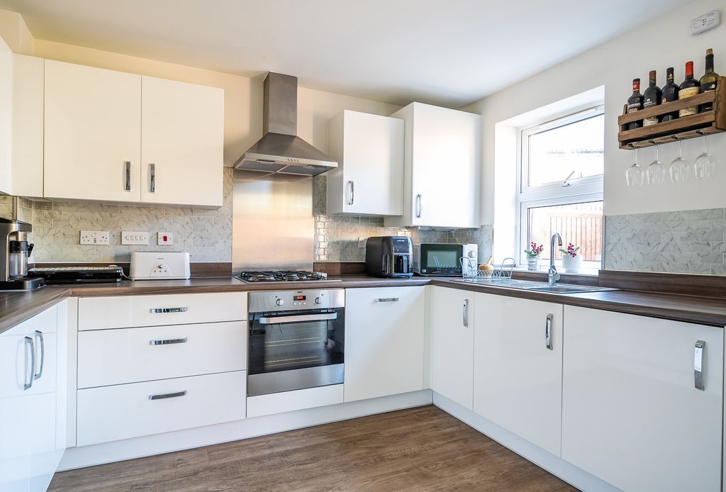 Property photo 2 of 13 1362615-1-68E3Dfe...