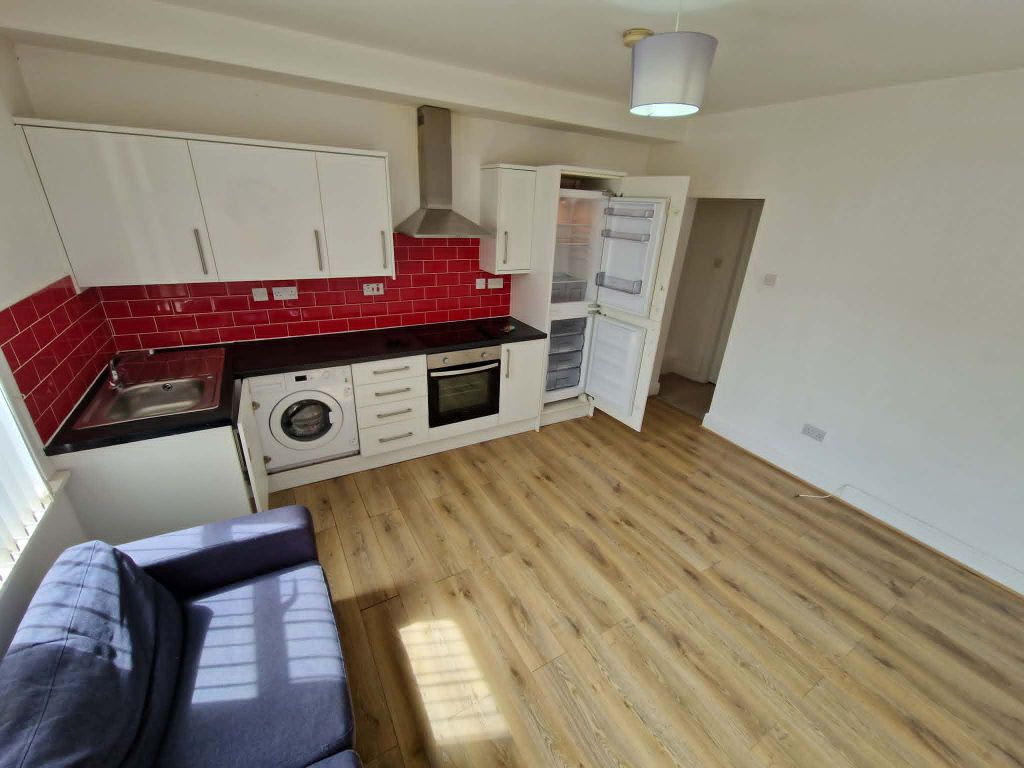 Property photo 1 of 7 Lounge/Kitchen