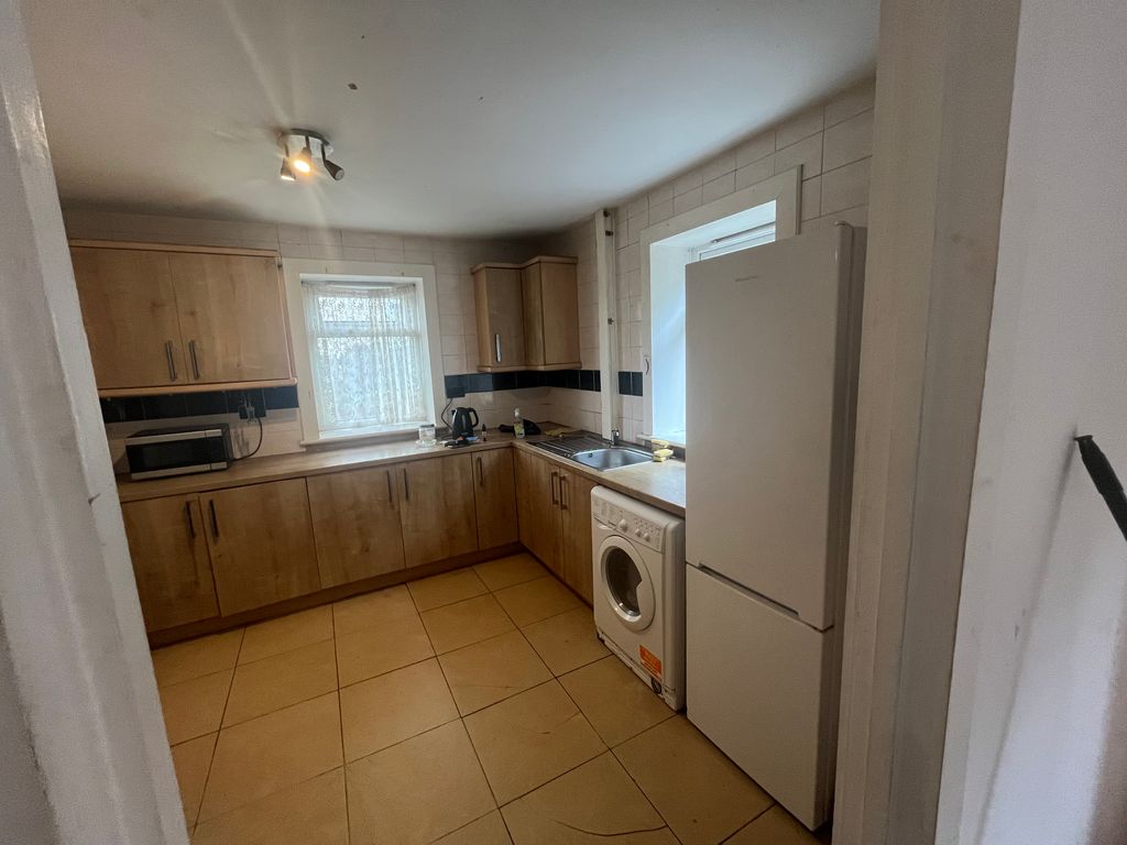 Property photo 2 of 18 Kitchen