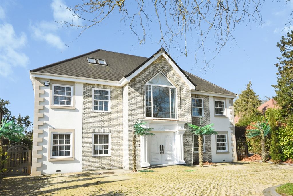 Property photo 1 of 32