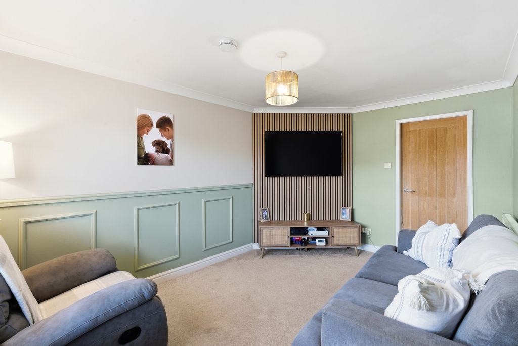 Property photo 2 of 10 Lounge 2