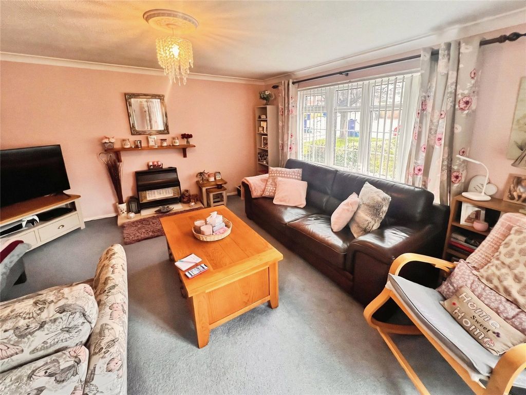 Property photo 2 of 17 Lounge