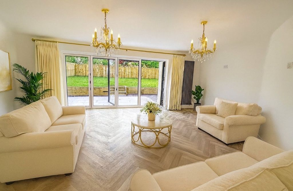 Property photo 3 of 11 Picture No. 12