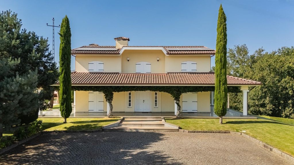 Property photo 1 of 18 Independent 6-Bedroom House In Prazins, Guimarães, Northern Portugal