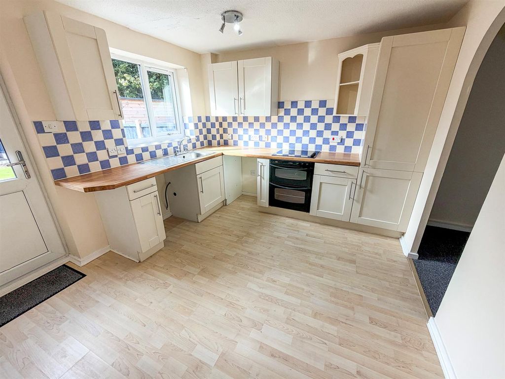 Property photo 3 of 9 Kitchen/ Dining Room