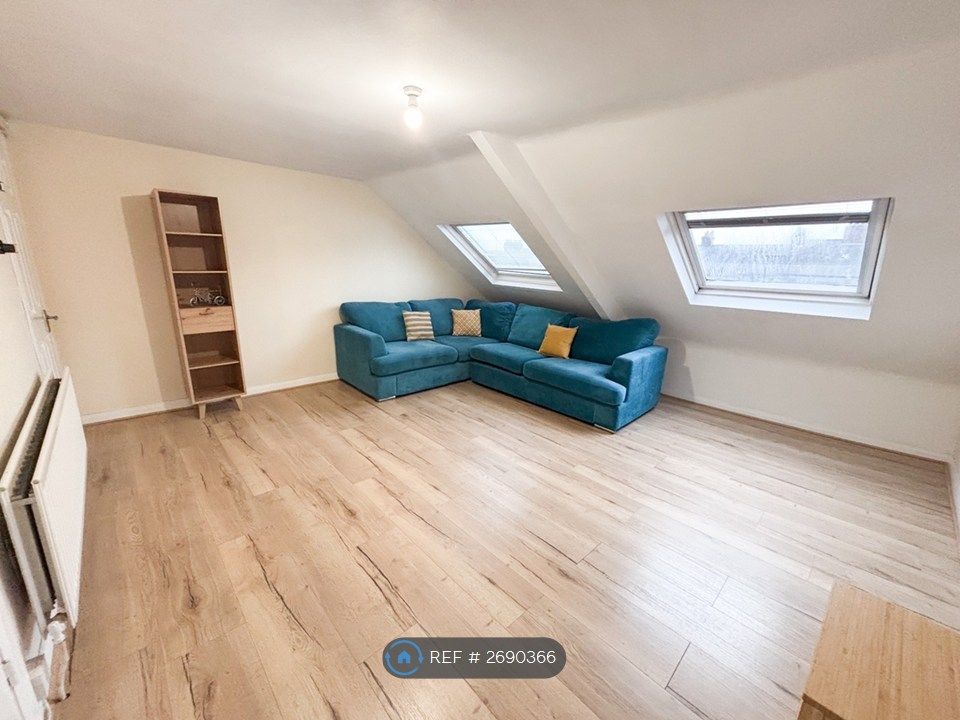 Property photo 3 of 11 Sitting Room