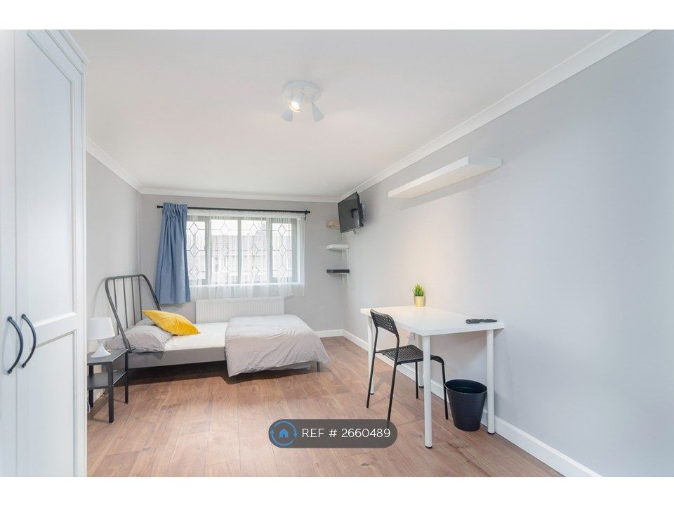 Property photo 2 of 6 Studio