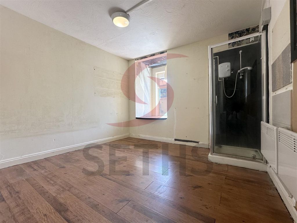 Property photo 1 of 5 Double Bedroom/Ensuite