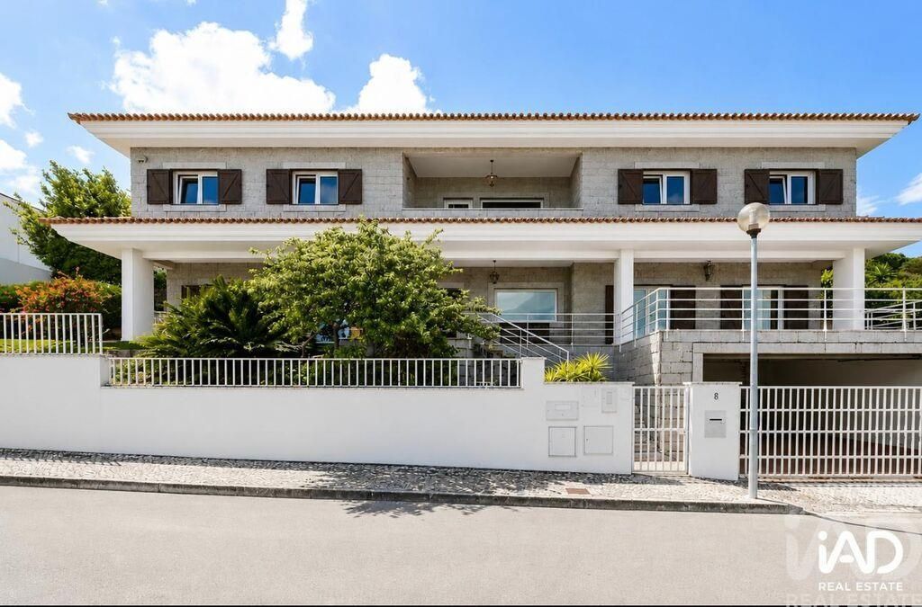 Property photo 2 of 35