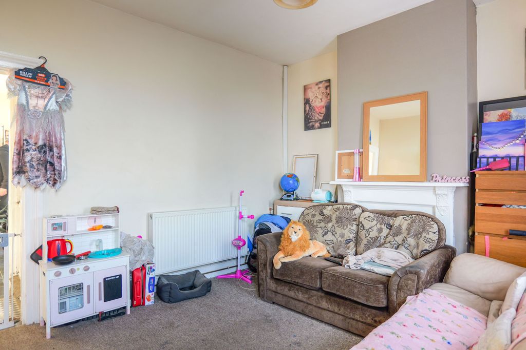 Property photo 2 of 18