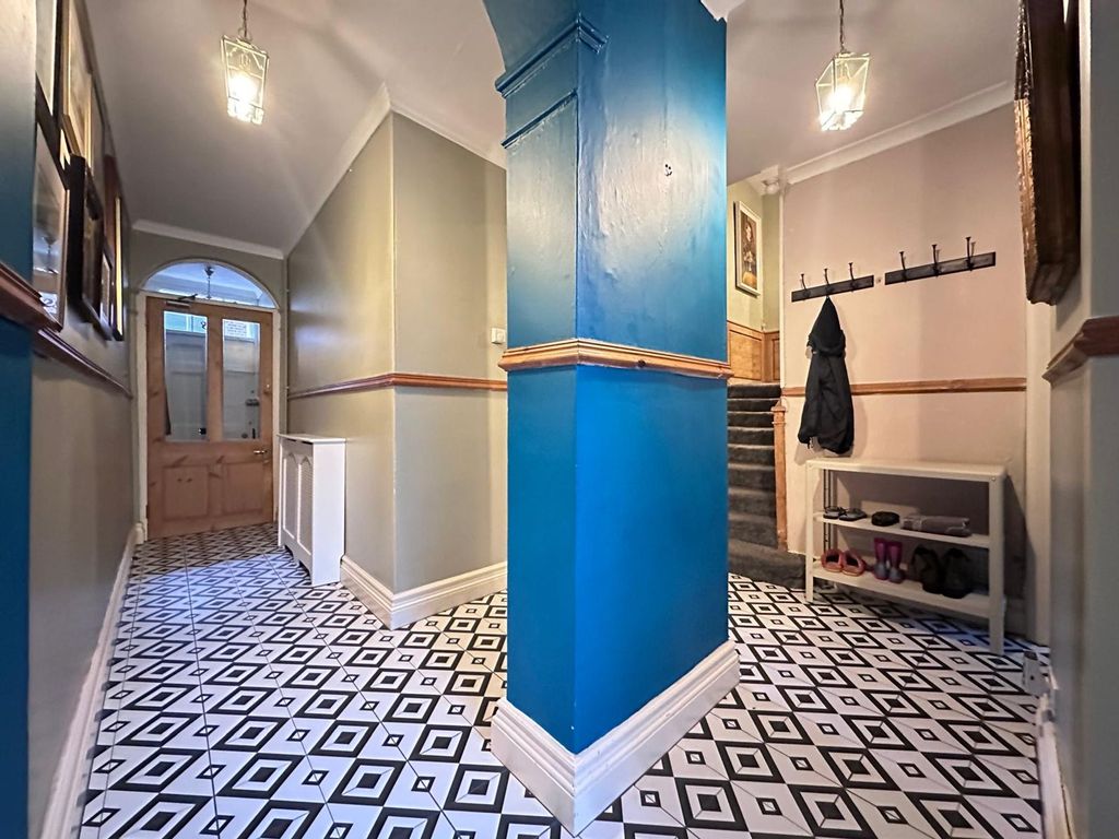 Property photo 3 of 25