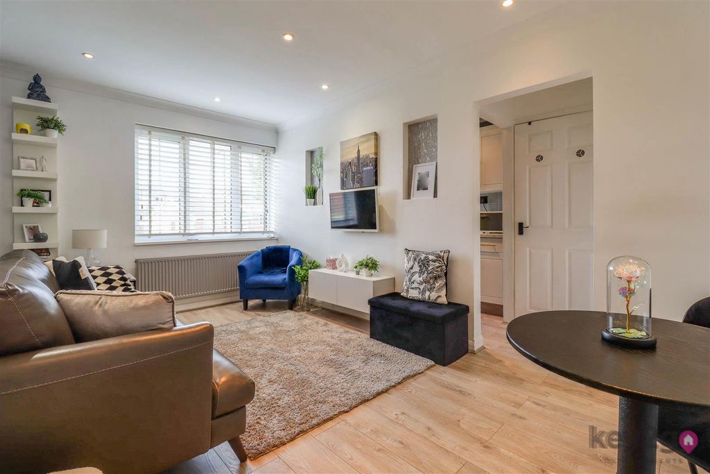 Property photo 1 of 19 2 Martin Court_.Jpg
