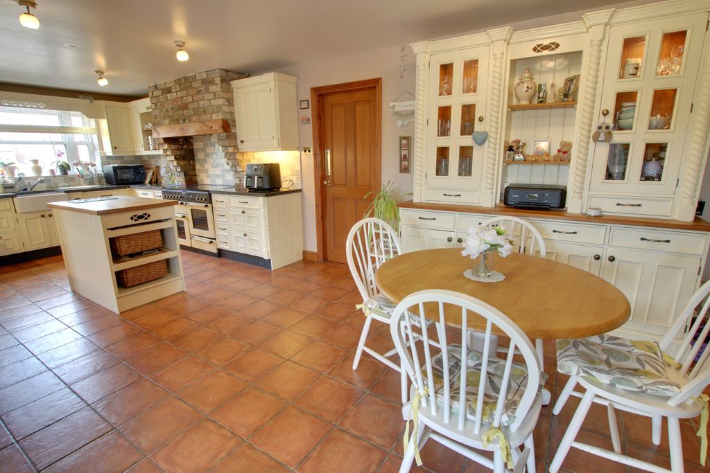 Property photo 3 of 33