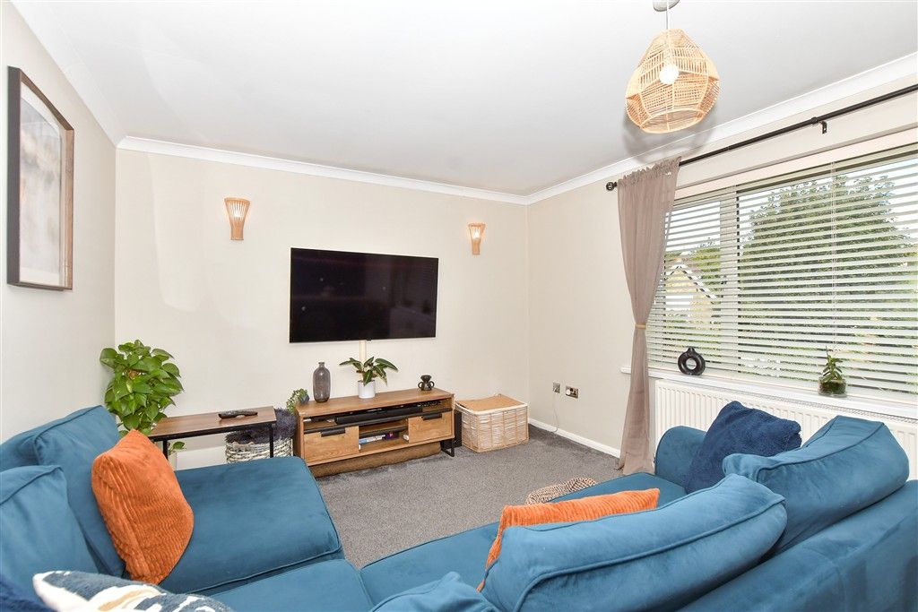 Property photo 1 of 10 Lounge