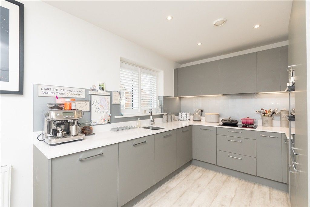 Property photo 3 of 10 Kitchen