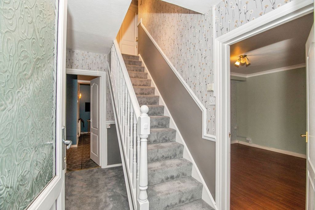 Property photo 2 of 25