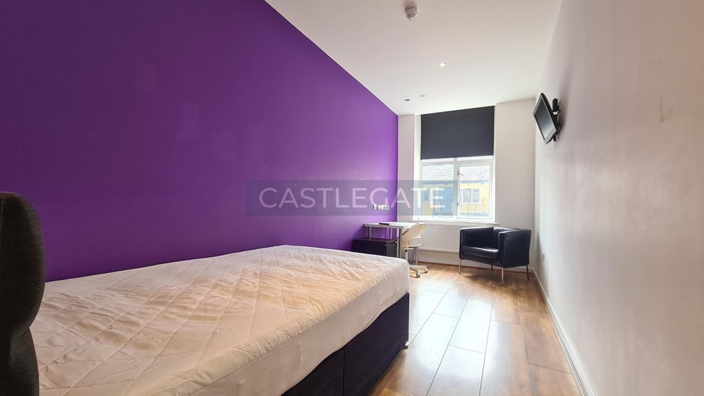 Property photo 1 of 12 Room 1.1.4, Threadworks, Threadneedle Street, Huddersfield, HD1 2Hf (3)