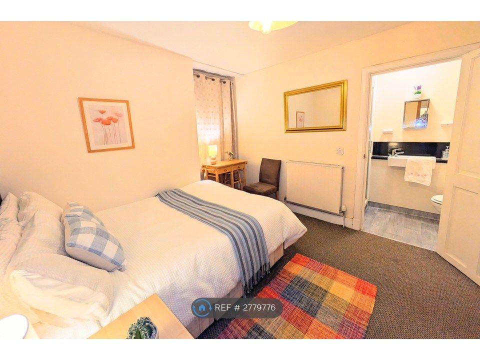 Property photo 1 of 8 Room 3