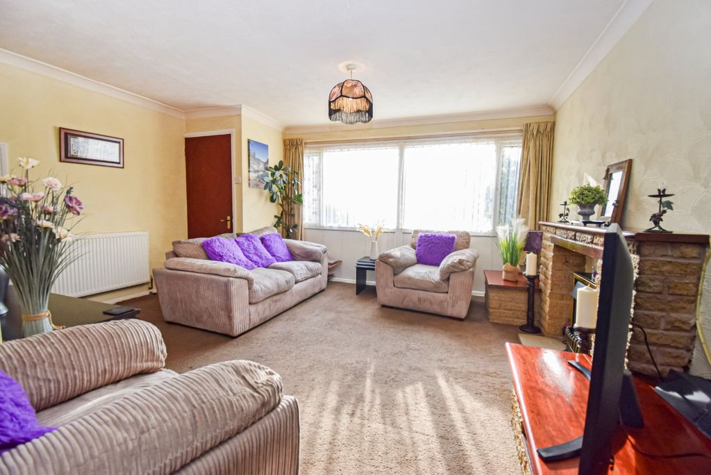 Property photo 2 of 12 Living Room