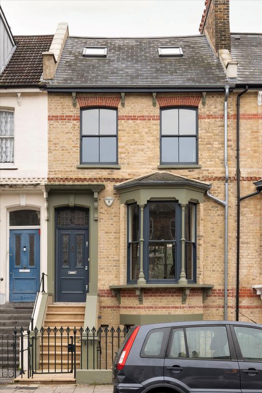 Property photo 3 of 28 Image