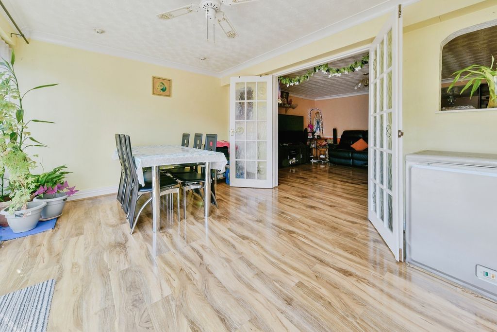 Property photo 3 of 21 Pbox-Img.Jpg