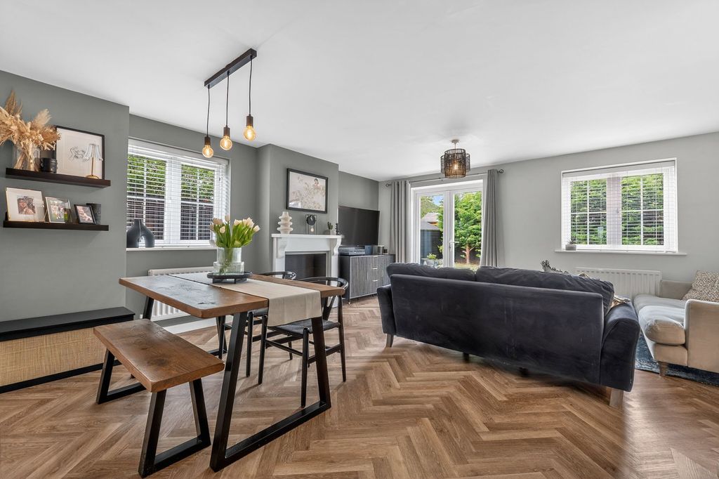 Property photo 2 of 28