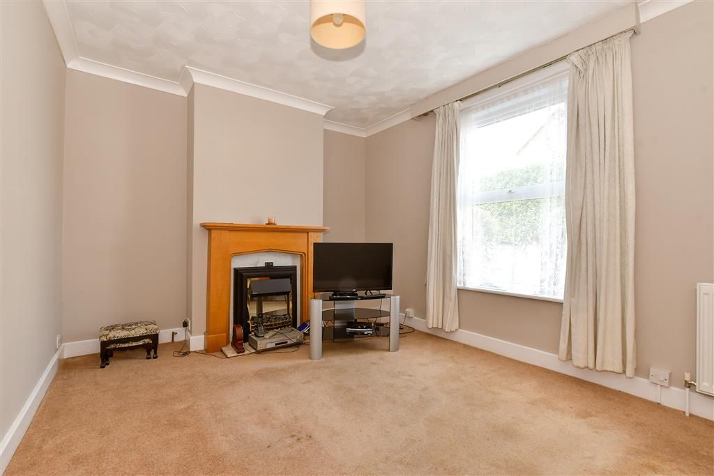 Property photo 2 of 11 Lounge