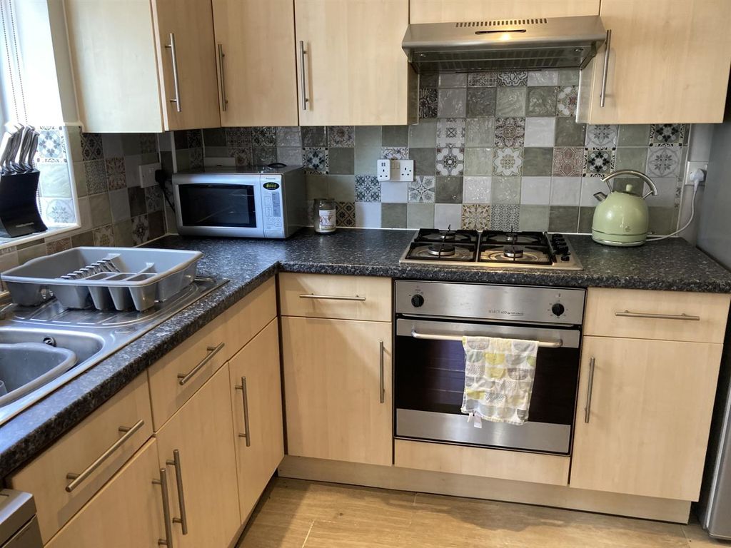 Property photo 2 of 20 Kitchen 1.Jpg