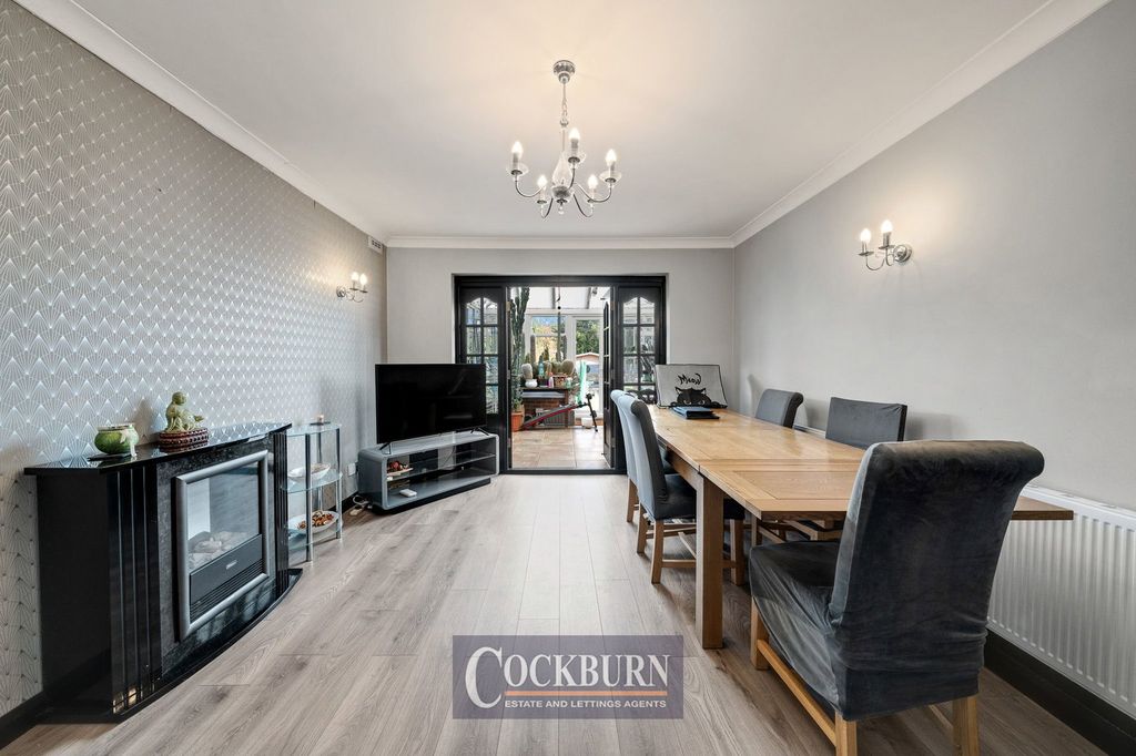 Property photo 3 of 25