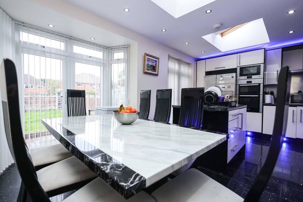 Property photo 3 of 21 Picture No. 25