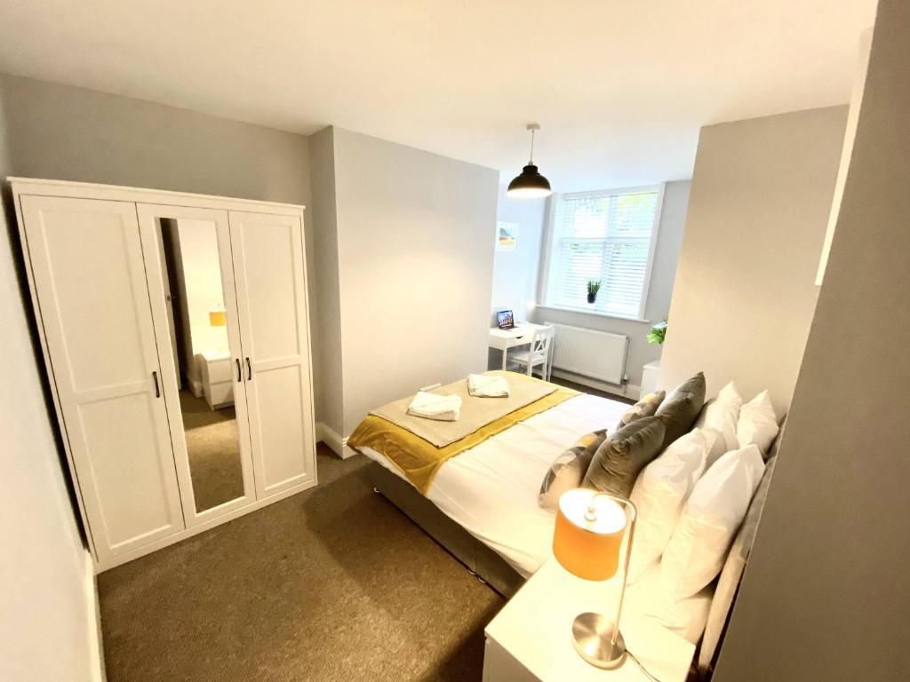 Property photo 3 of 13 Main Bed.Jpg
