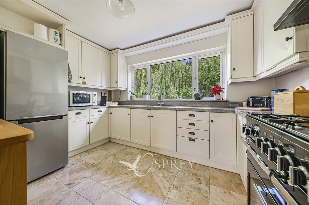 Property photo 3 of 23 Kitchen