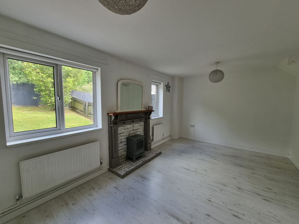 Property photo 3 of 13 Living Room